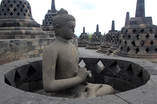 Buda en la estupa